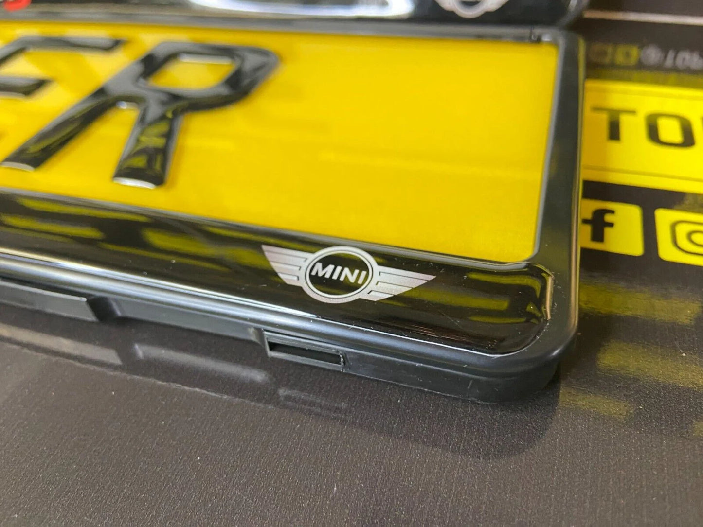 3D Gloss Gel - Quick Release - Car / Van Number Plate Holder Surround - MINI COOPER S