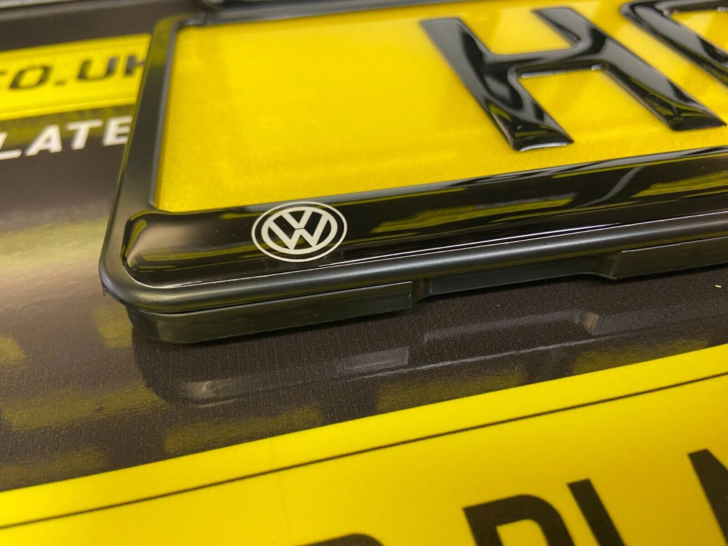 3D Gloss Gel - Quick Release - Car / Van Number Plate Holder Surround - VOLKSWAGEN: WHITE