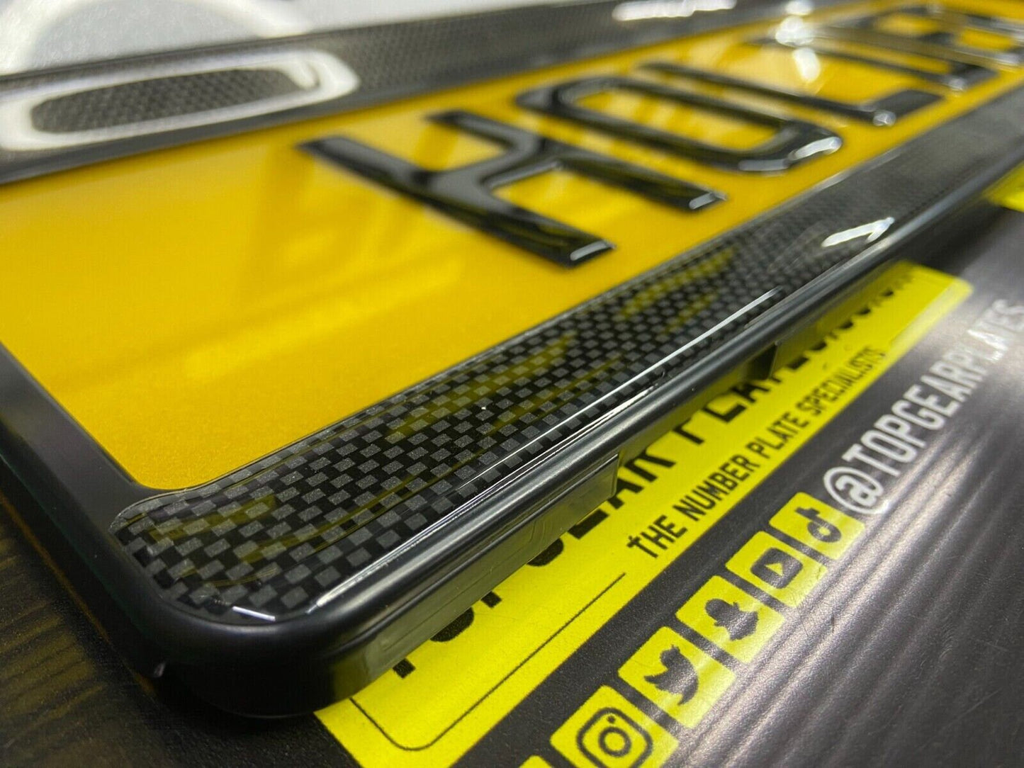 3D Gloss Gel - Quick Release - Car / Van Number Plate Holder Surround - BMW CARBON 3 STRIP