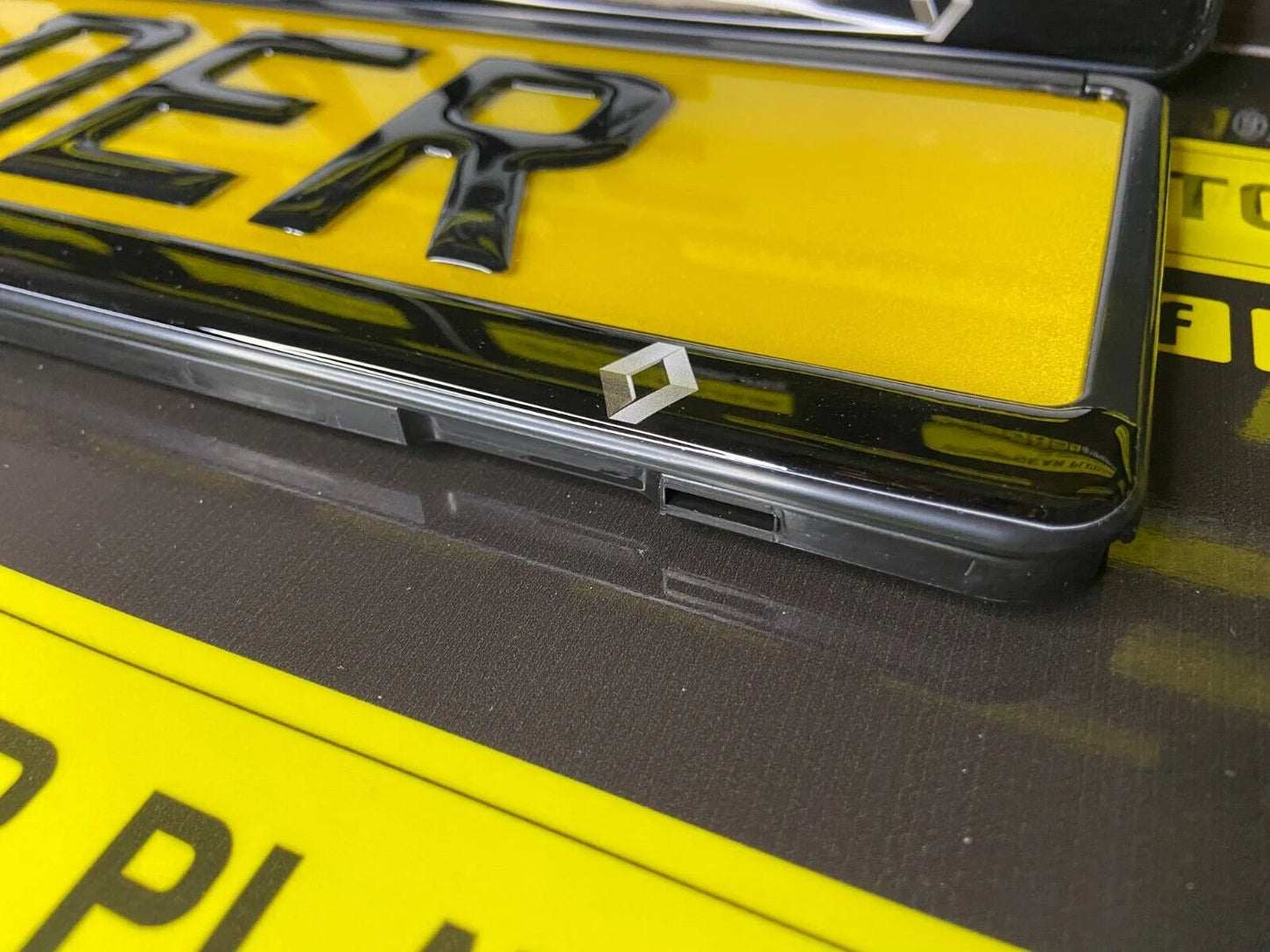 3D Gloss Gel - Quick Release - Car / Van Number Plate Holder Surround - RENAULT